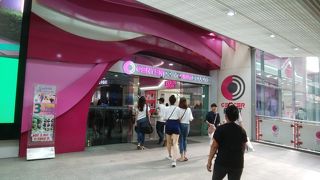 ヤング向けの大型商業施設
