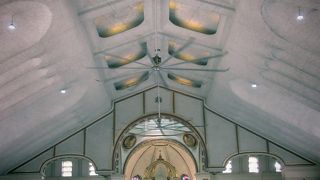 沢山の信者さんが集まる、綺麗な教会。