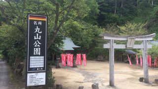 高台にあります