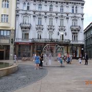 ヴラチスラヴァ旧市街の中心にある広場です。
