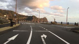 少し遠いが夕日のスポットです