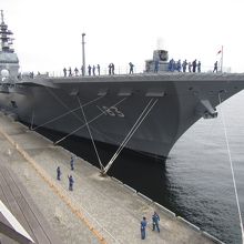 おお桟橋に空母ですよ！