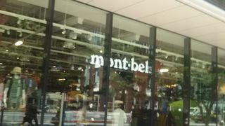 東京スクエアガーデンの1階にあるモンベル