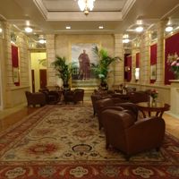 ロビーには皇妃エリザベートの肖像画が掛かっています。