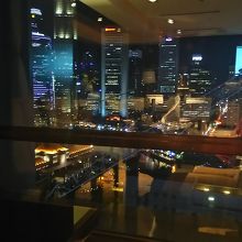 スカイラウンジ ペニンシュラ エクセルシオール ホテル内 写真 画像 フォートラベル Sky Lounge Peninsula Excelsior Hotel Singapore シンガポール