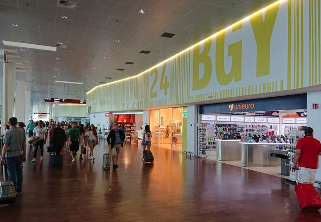 ミラノまで高速バスで1時間