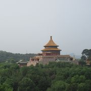 承徳の外八廟の中では、中国的な建築美を堪能すること出来るお寺です。