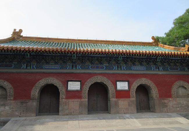 高さ２７ｍの千手千顔観音像で有名な普寧寺に隣接。