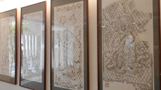 音声菩薩の拓本が飾られています