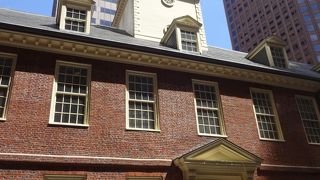 ボストンでは2番目に古い公共の建物だそう。