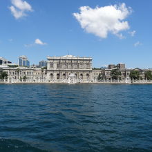 船からのドルマバフチェ宮殿（オスマン帝国の宮殿）。