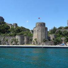 オスマン帝国が建てた城壁「ルメリ・ヒサル」。