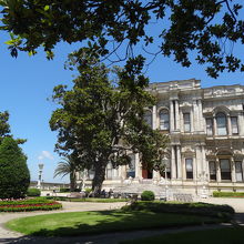 オスマン夏の離宮「ベイレルベイ宮殿」。次の船が来るまで見学。