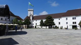 丘の上に立っているのでリュブリャナのランドマークになります