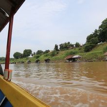 対岸のラオス近辺まで行く