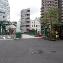 今も雰囲気がある橋です。