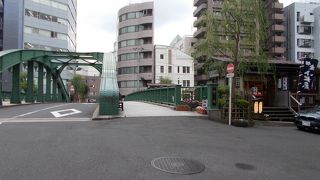この橋は神田川が隅田川に流れ込むところにあります。