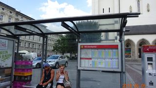 ミラベル宮殿の前の広場です