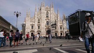 地上に出ればすぐにドゥオーモ