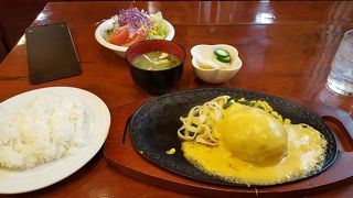 行列もできるハンバーグ屋