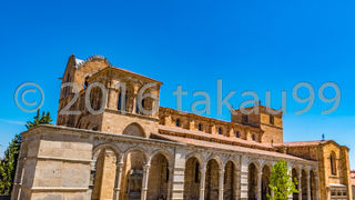 城壁の上から見るとこの建物の大きさが良くわかると思います。