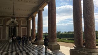 ピンク色の回廊