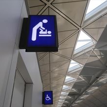 おむつ換え＆授乳室