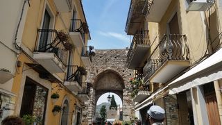 ウンベルト通りの始点・終点