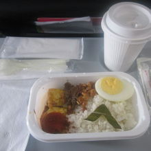 私はナシレマ（事前予約750円ドリンク無料付き）をオーダー。