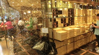 マリーナベイサンズにもありましたが空港店で買いました