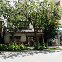 関内駅前のセルテの隣にあります