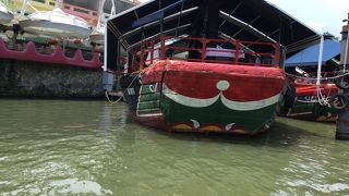 リバークルーズに乗りましたが、セントーサ島の展望台からは沖に停泊している多くの船も見えました。