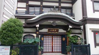 真宗高田派の寺院です。