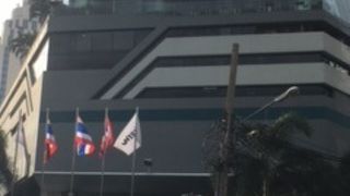 空港ビルを模した建物