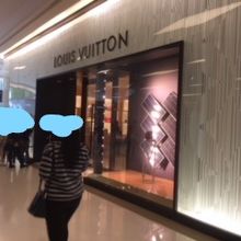 入場制限を行っているルイヴィトン