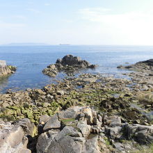 道の反対側の海岸