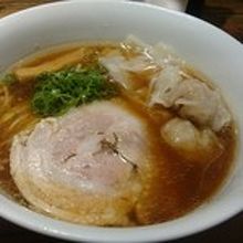 このワンタンメンは旨い