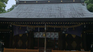 木造で風格のある本殿