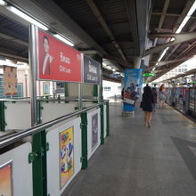 チットロム駅