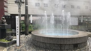 湯気が出ている噴水