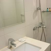 一つ目のシャワーとトイレ、洗面所