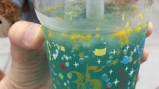 35周年記念のスペシャルスパークリングドリンク（ブルーシロップ）