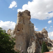 奇岩が街の中にも普通にあります。