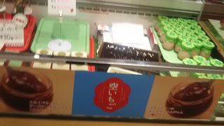 イチゴをモチーフとしたクッキーやショコラ