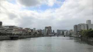 中州から博多湾にそそぐ川