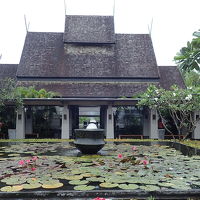 正面玄関からロビー方面