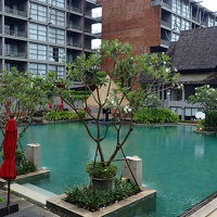 プールとマンションタイプの客室