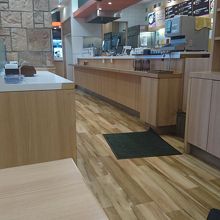 朝は店員さん少なく少し待つ