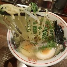 鶏塩ラーメン・味玉のせ。８８０円