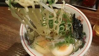 鶏塩ラーメンを注文、麺はまあまあ、スープがおいしかった。